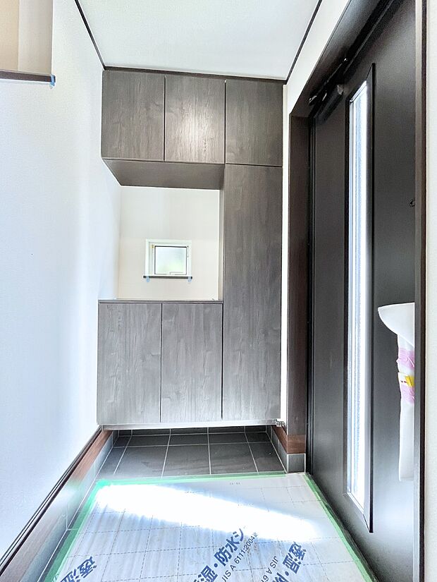 飾り棚を利用して、お越しいただくお客様をおもてなしできます。