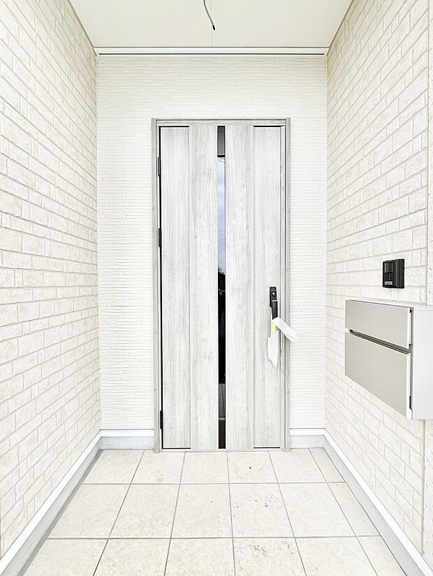 大切な家族、来客を出迎える玄関。