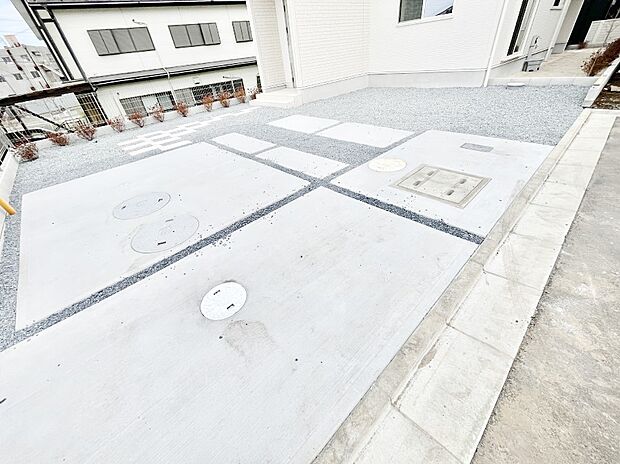 目の前が駐車場だと雨の日も大量にお買い物をした時も便利ですね