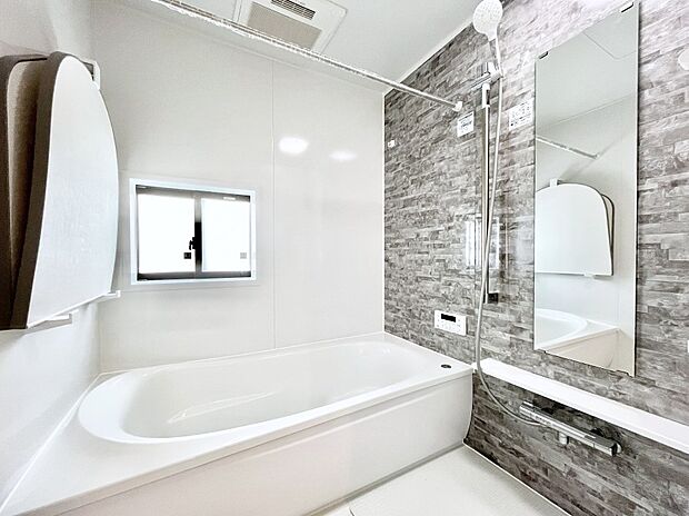 落ち着いた雰囲気でゆっくりお寛ぎいただけるバスルーム