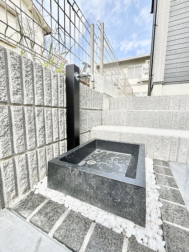 外水栓があると、庭のお手入れやちょっとした手洗い・洗車に便利です!