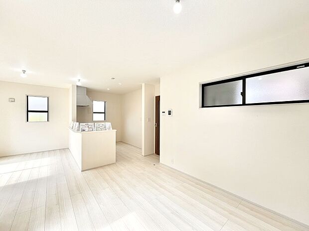 落ち着いた雰囲気のLDKは家族みんなの快適空間