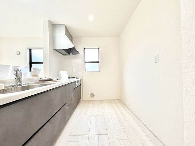 ゆとりあるキッチンではご家族と楽しくお料理ができます。