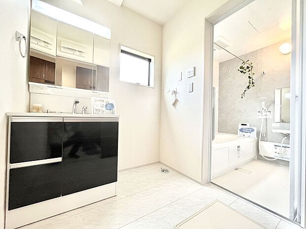 清潔感のある快適空間です。毎日の身支度も気持ち良くお使い頂けます。