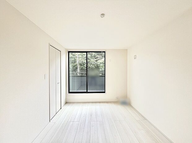 使いやすい形でベットや家具の置き方にも困ることもありません。