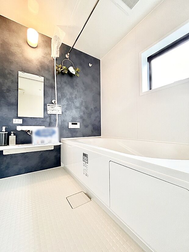 落ち着いた色合いの壁面、ゆっくりゆったり寛げるバスルーム。