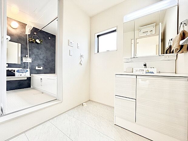 清潔感のある快適空間です。毎日の身支度も気持ち良くお使い頂けます。