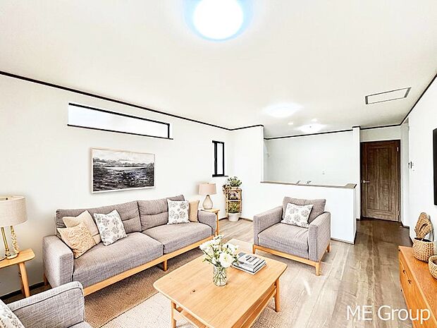 落ち着いた雰囲気のLDKは家族みんなの快適空間※家具はCGです