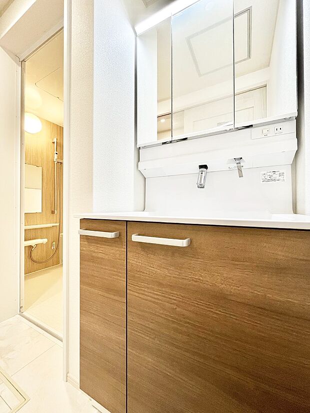 収納力と機能性に優れた洗面化粧台