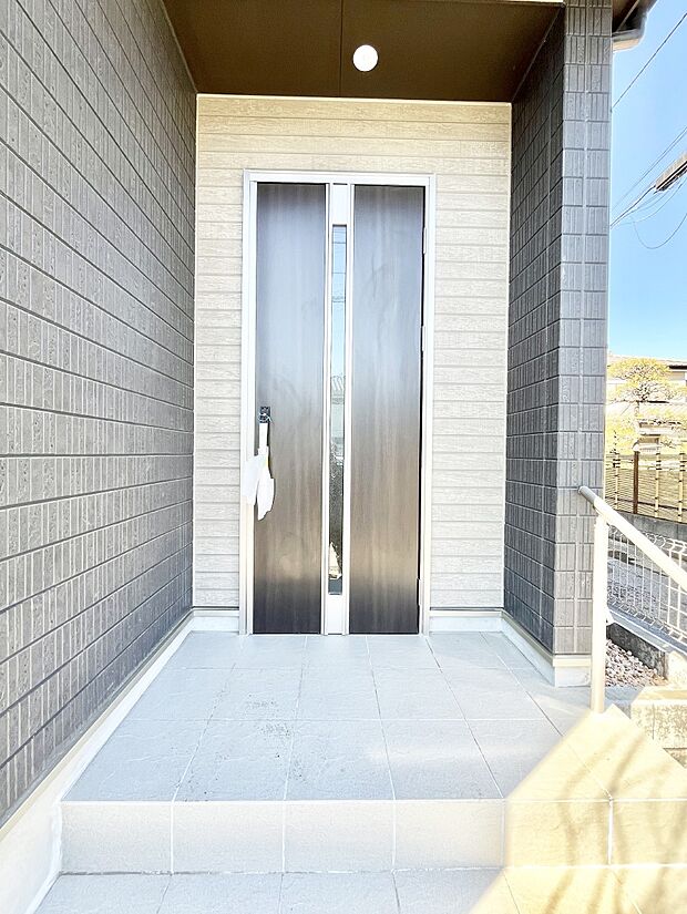 大切な家族、来客を出迎える玄関。