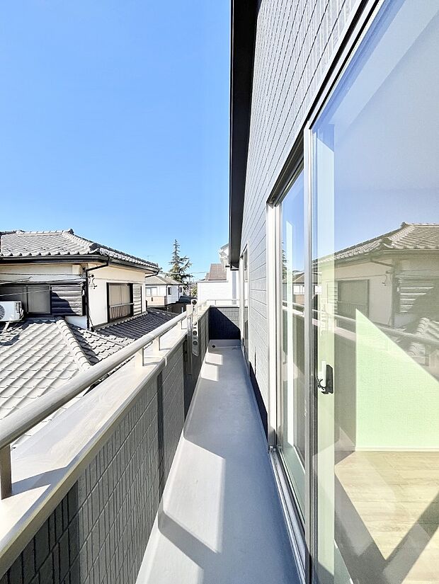 ゆったりバルコニーだから沢山お洗濯ものを干せます。