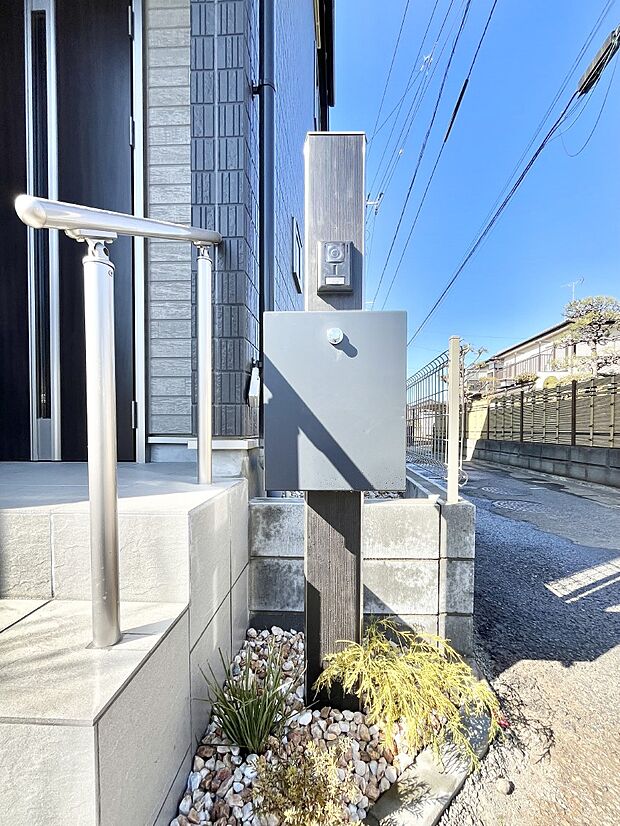 シンプルデザインのポスト。