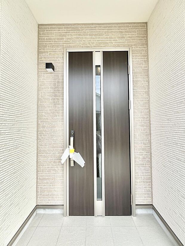 大切な家族、来客を出迎える玄関。