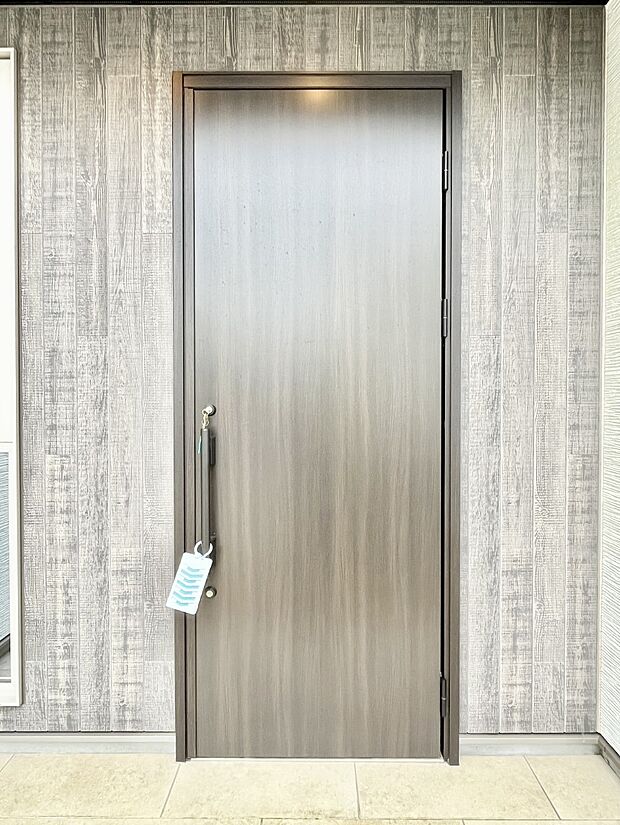 住まいの顔を演出する、玄関ドア。 