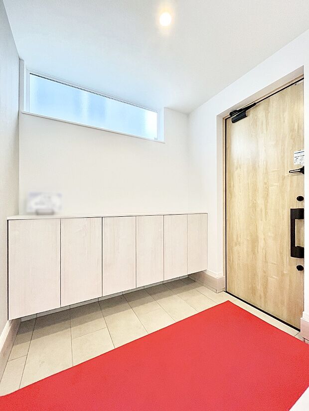 飾り棚を利用して、お越しいただくお客様をおもてなしできます。