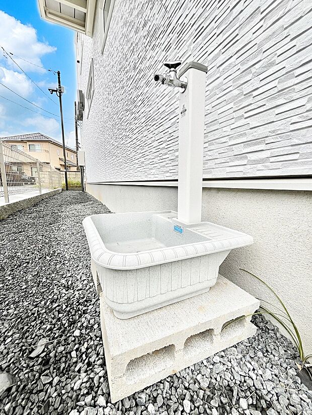 外水栓があると、庭のお手入れやちょっとした手洗い・洗車に便利です！