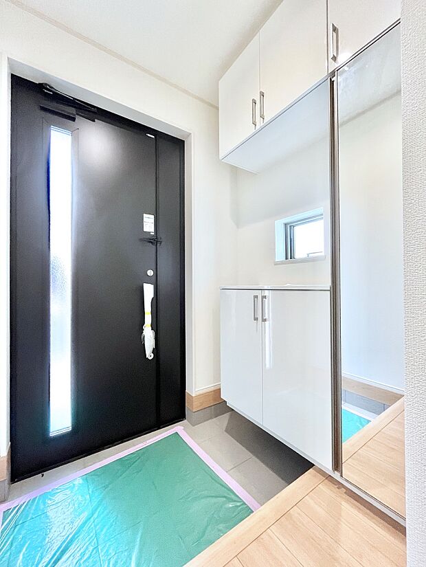 飾り棚を利用して、お越しいただくお客様をおもてなしできます。