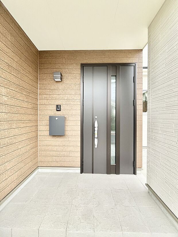 大切な家族、来客を出迎える玄関。