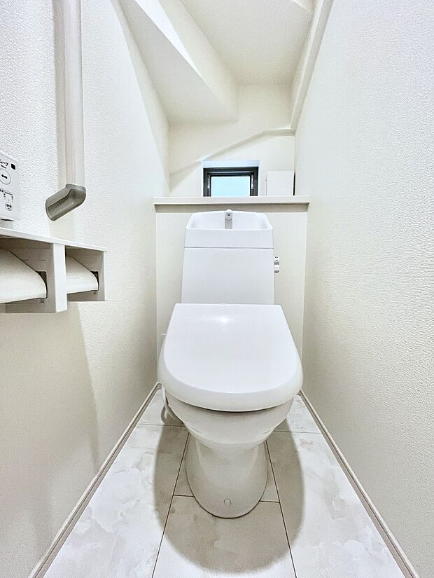 明るく清潔感のあるトイレです。 