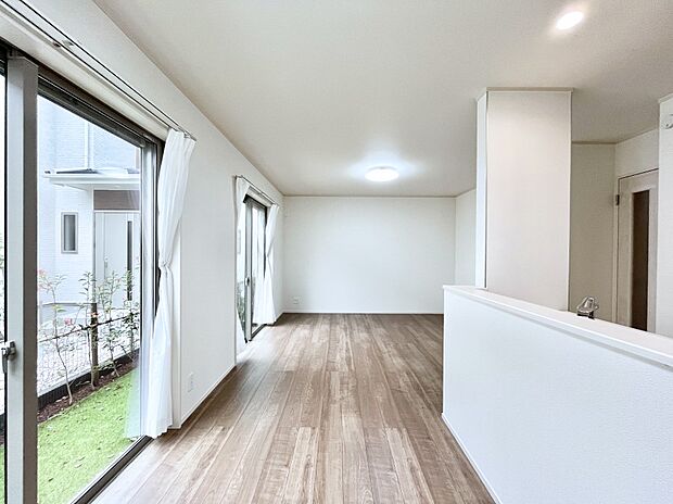 家族の笑顔が自然と生まれてくる、そんな雰囲気のダイニングに仕上がっています