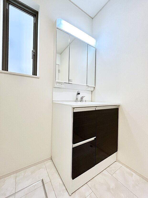 清潔感のある快適空間です。毎日の身支度も気持ち良くお使い頂けます。