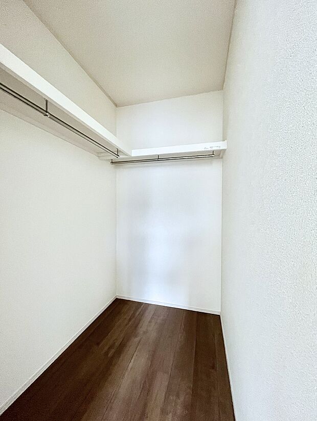 ウォークインクローゼット付きで生活空間を広く利用できます。