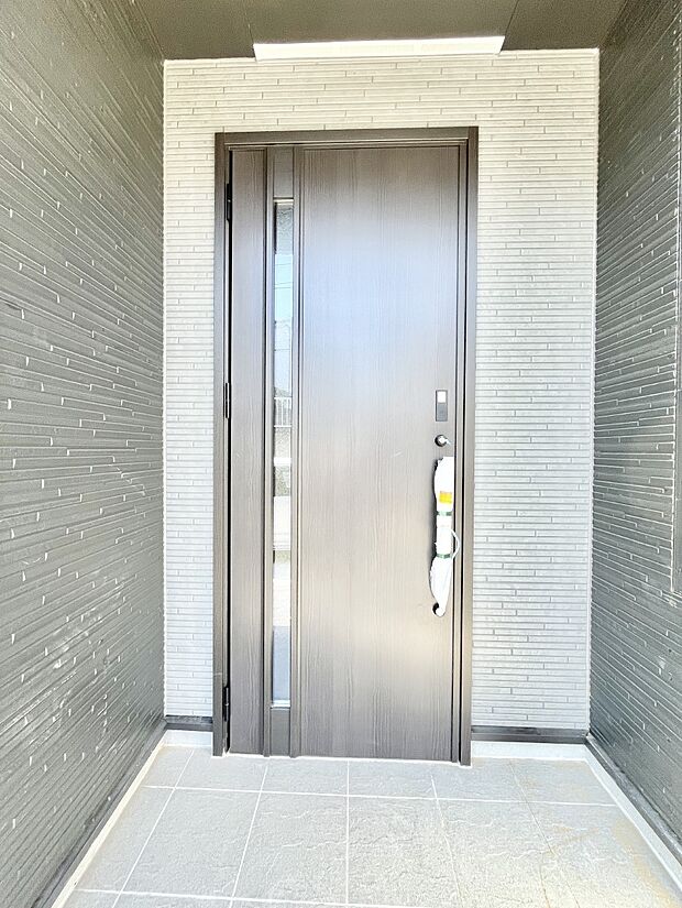 住まいの顔を演出する、玄関ドア。 