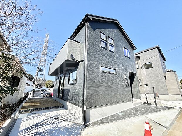 たっぷりの陽光と開放感に包まれる明るい住まい