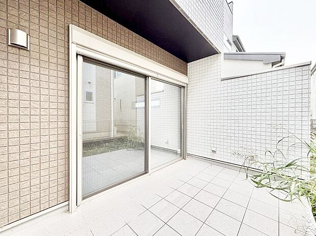 リビングの延長として楽しめるテラス