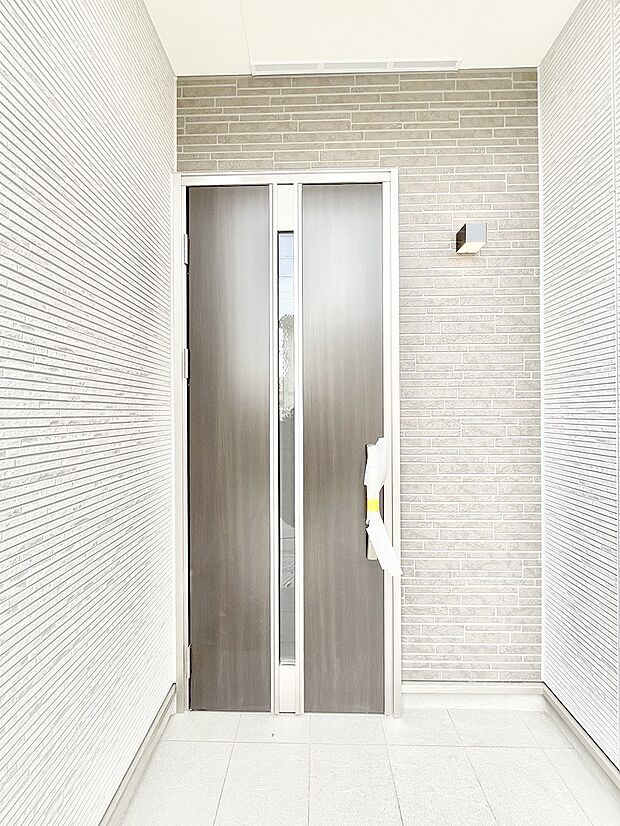 大切な家族、来客を出迎える玄関。