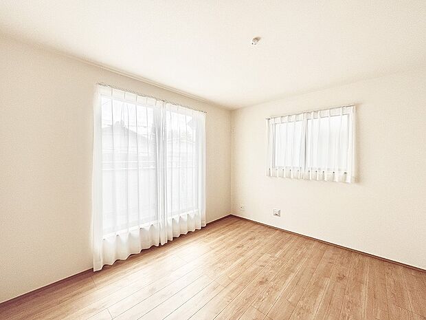 使いやすい形でベットや家具の置き方にも困ることもありません。