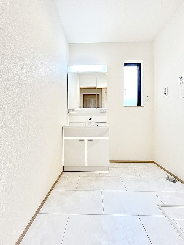 収納力と機能性に優れた洗面化粧台