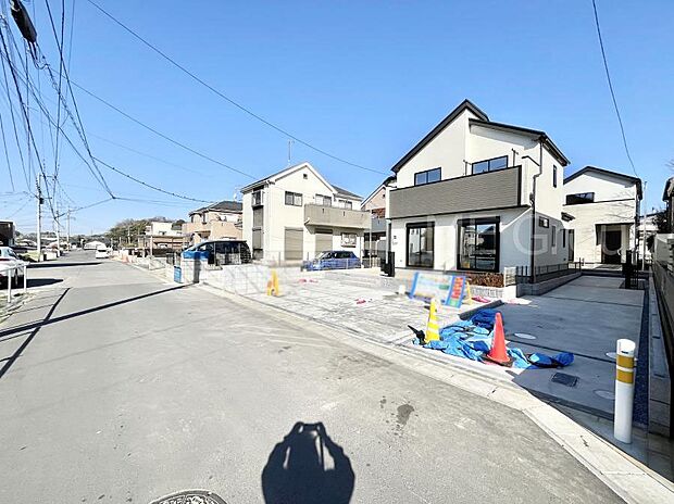 前面道路はきちんと整備されています  