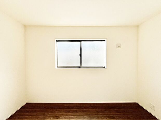 窓からのやさしい光が心地よいプライベートルーム