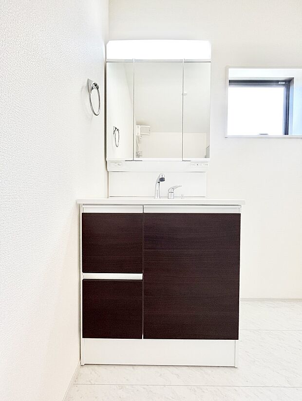 収納力と機能性に優れた洗面化粧台