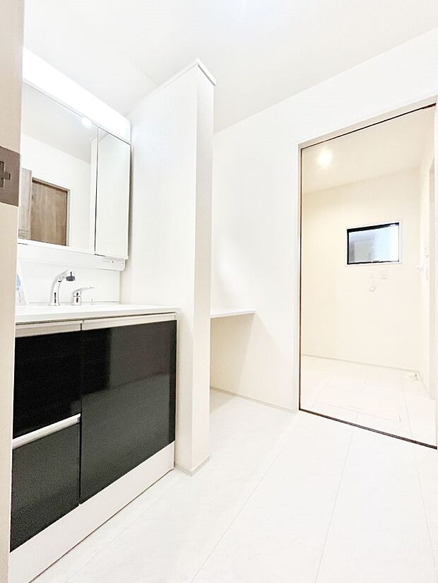 清潔感のある快適空間です。毎日の身支度も気持ち良くお使い頂けます。