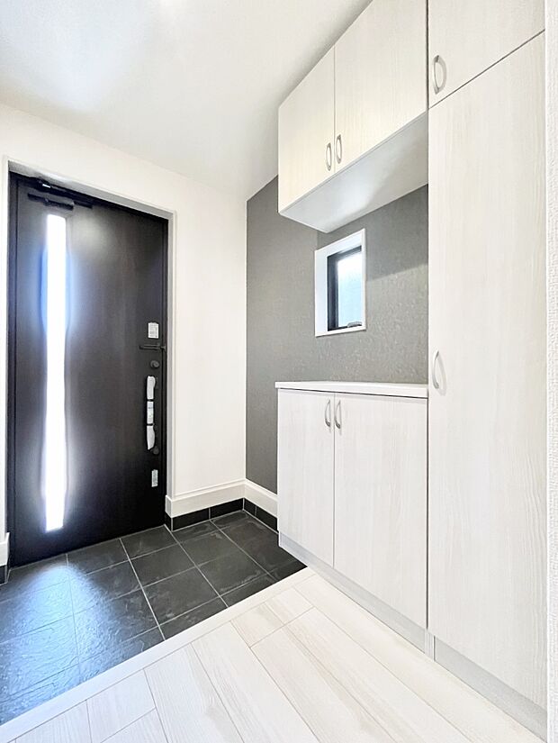 飾り棚を利用して、お越しいただくお客様をおもてなしできます。