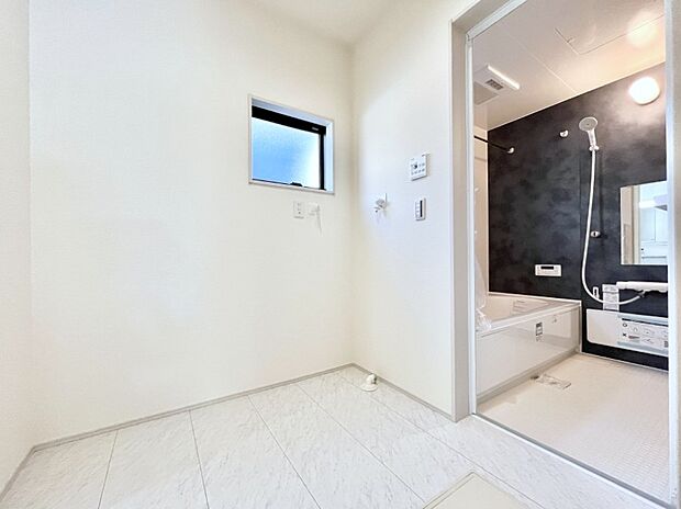 身支度もスムーズにおこなえる脱衣場