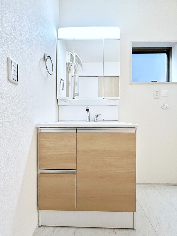 収納力と機能性に優れた洗面化粧台