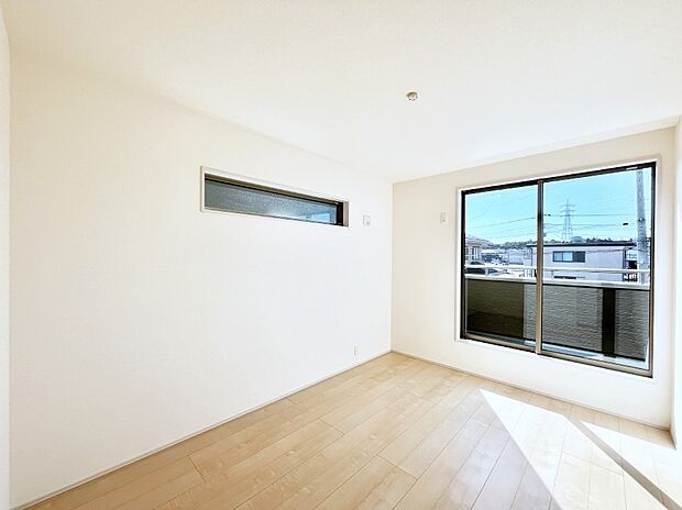 明るいバルコニーサイドに洋室を設置。目覚めの良い寝室に。