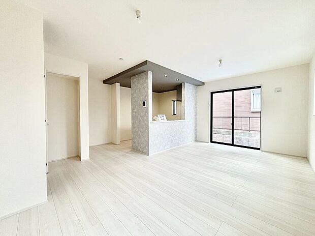 家族団らんの時間も増えそうなくつろぎのリビングダイニング。