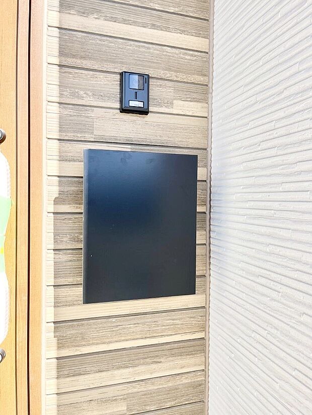 シンプルデザインのポスト。