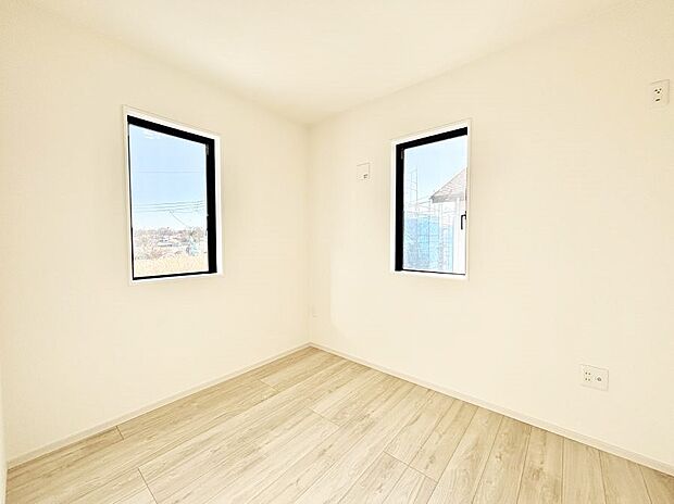 窓からのやさしい光が心地よいプライベートルーム