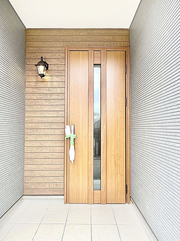 大切な家族、来客を出迎える玄関。