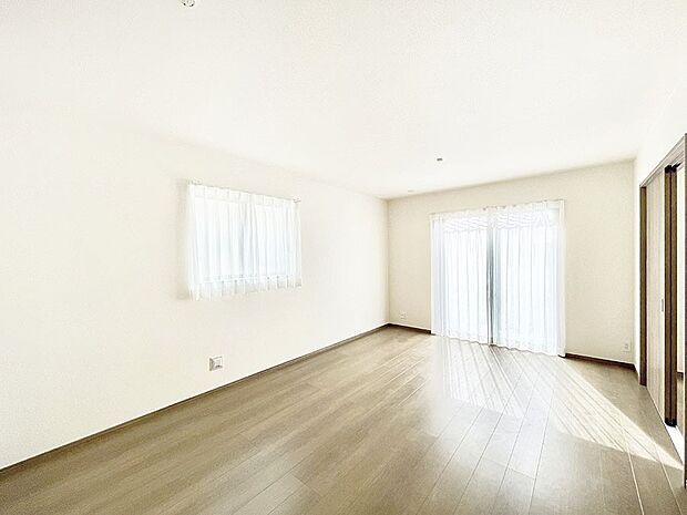 家族団らんの時間も増えそうなくつろぎのリビングダイニング。   