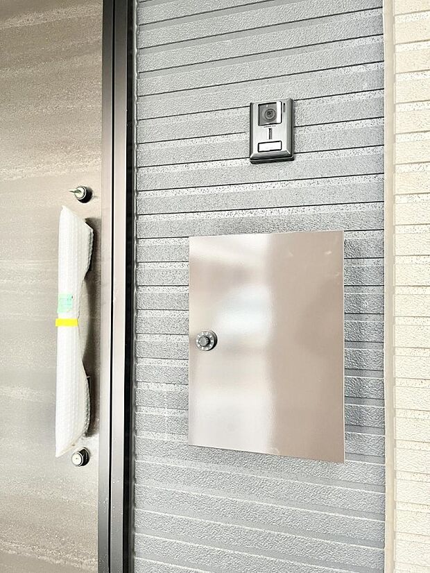 シンプルデザインのポスト。