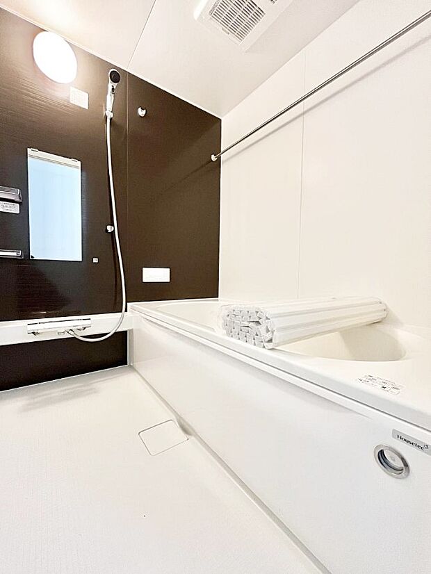 落ち着いた雰囲気でゆっくりお寛ぎいただけるバスルーム