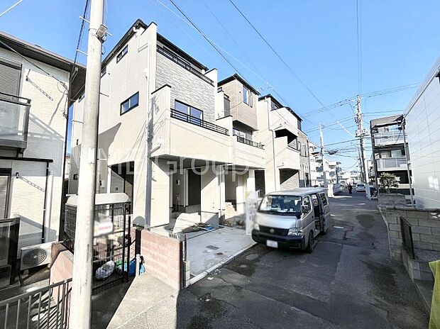 前面道路はきちんと整備されています  