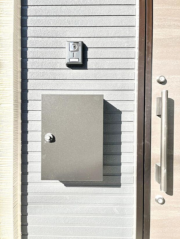 シンプルデザインのポスト。