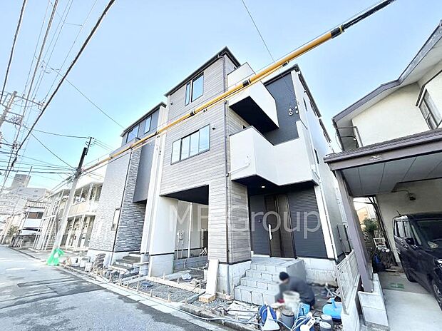 前面道路はきちんと整備されています  